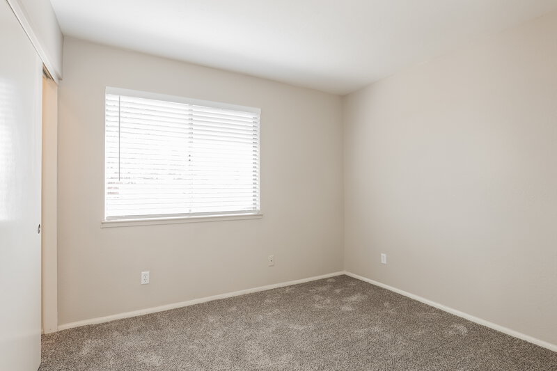2,390/Mo, 1635 E Apollo Rd Phoenix, AZ 85042 Bedroom View 3