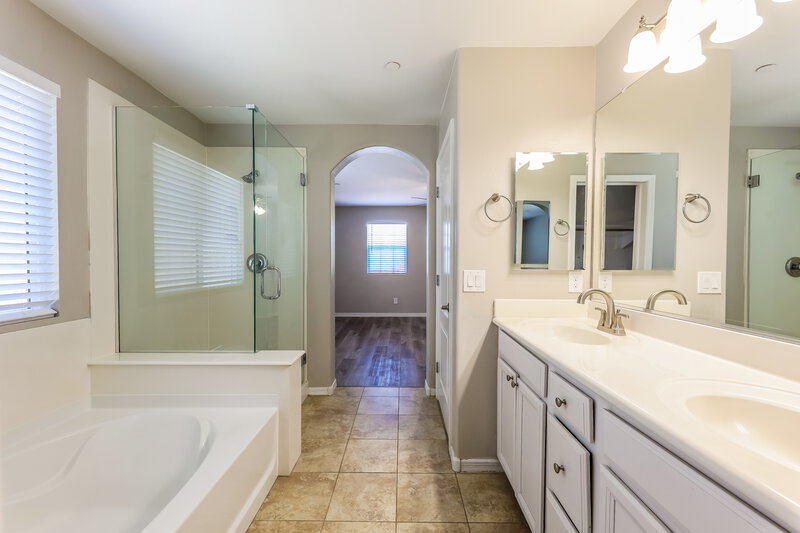 2,075/Mo, 28943 N 124th Dr Peoria, AZ 85383 Main Bathroom View