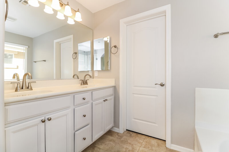 2,095/Mo, 28943 N 124th Dr Peoria, AZ 85383 Main Bathroom View