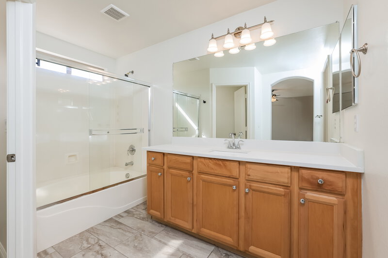 2,390/Mo, 12229 W Tonto St Avondale, AZ 85323 Main Bathroom View