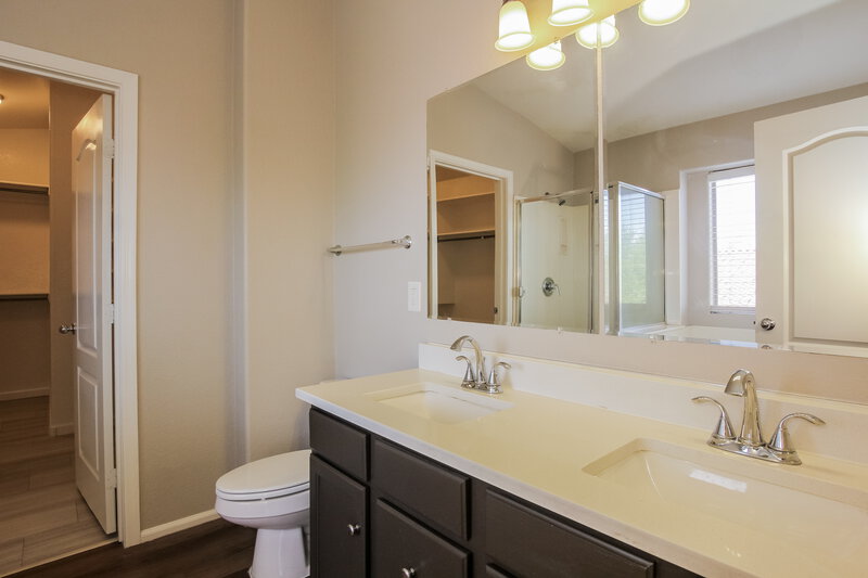 2,400/Mo, 4538 W Fawn Dr Laveen, AZ 85339 Main Bathroom View