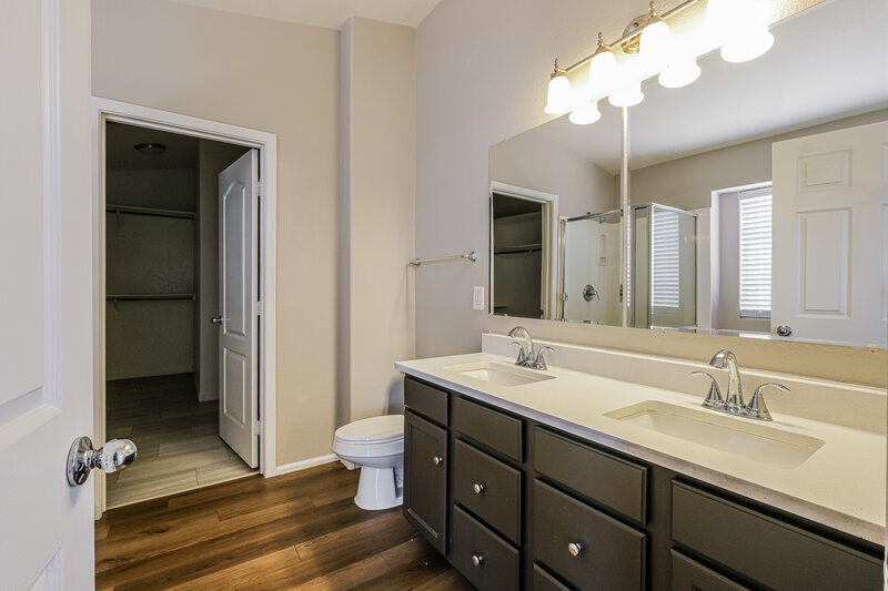 2,315/Mo, 4538 W Fawn Dr Laveen, AZ 85339 Main Bathroom View