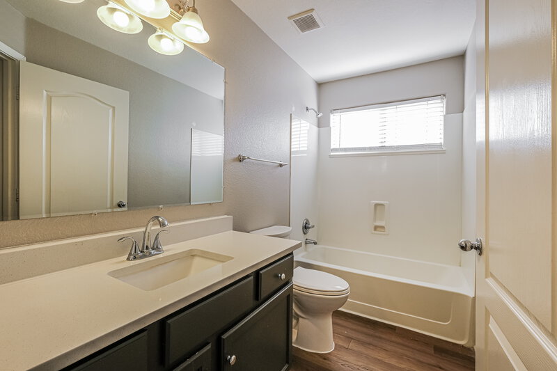2,315/Mo, 4538 W Fawn Dr Laveen, AZ 85339 Bathroom View