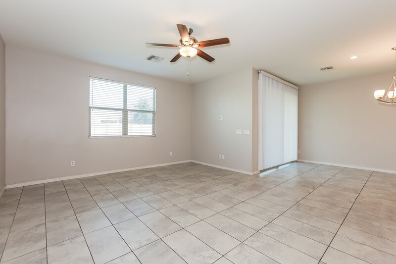 2,300/Mo, 654 W Glen Canyon Dr San Tan Valley, AZ 85140 Living Room View 2