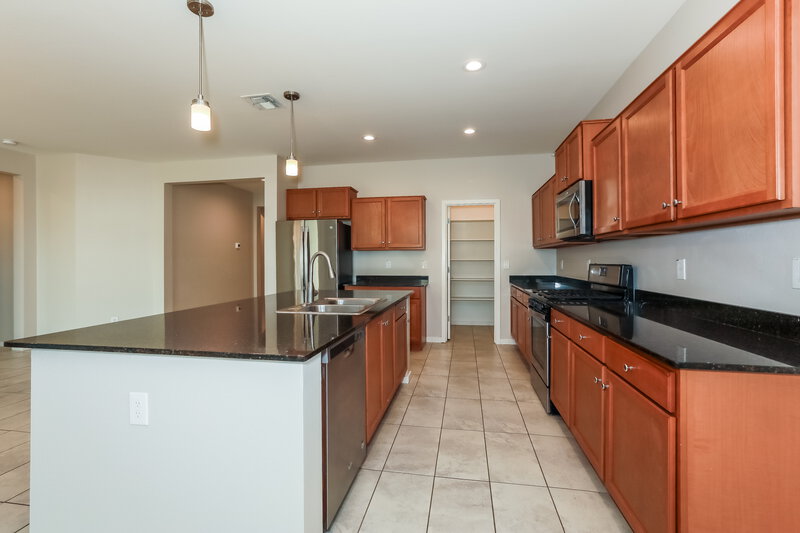 2,300/Mo, 654 W Glen Canyon Dr San Tan Valley, AZ 85140 Kitchen View