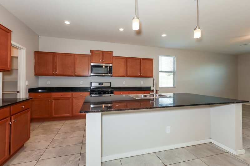 2,300/Mo, 654 W Glen Canyon Dr San Tan Valley, AZ 85140 Kitchen View 2