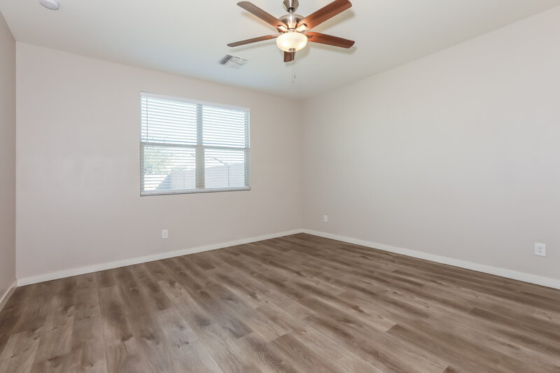 2,300/Mo, 654 W Glen Canyon Dr San Tan Valley, AZ 85140 Main Bedroom View