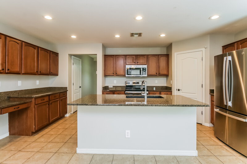 2,310/Mo, 1097 W Desert Hills Dr San Tan Valley, AZ 85143 Kitchen View