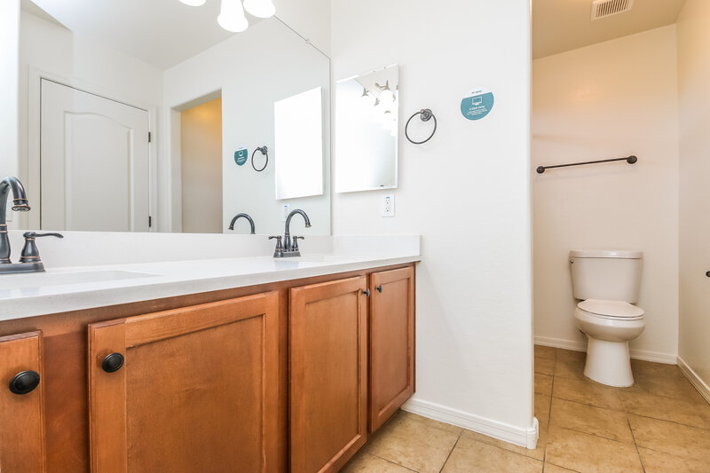2,310/Mo, 1097 W Desert Hills Dr San Tan Valley, AZ 85143 Bathroom View