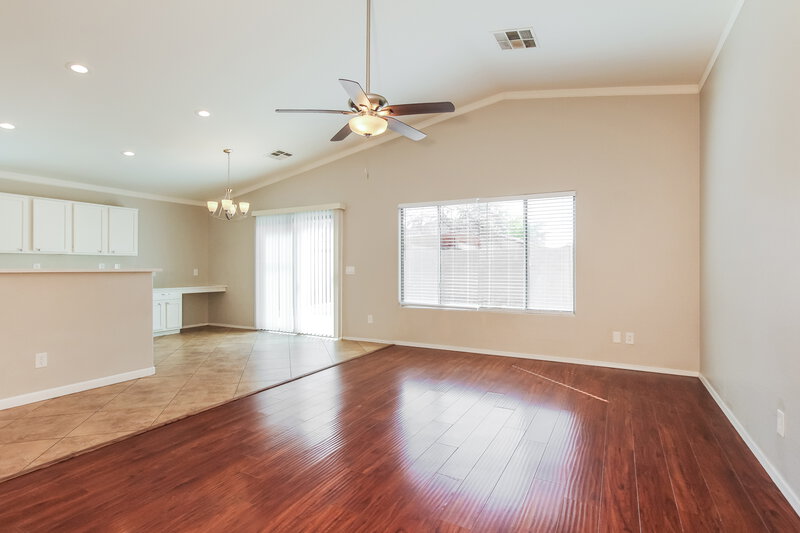 2,215/Mo, 7317 W Crown King Rd Phoenix, AZ 85043 Living Room View