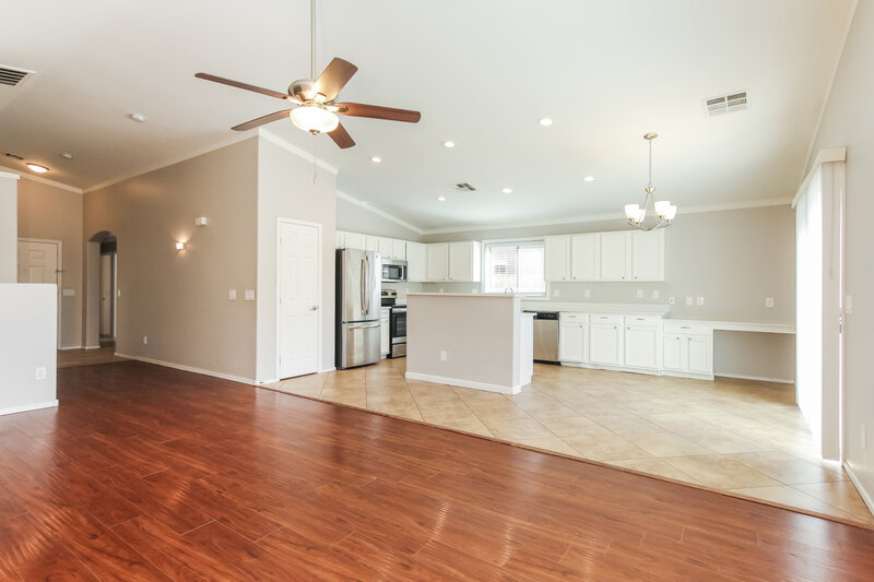 2,215/Mo, 7317 W Crown King Rd Phoenix, AZ 85043 Living Room View 2