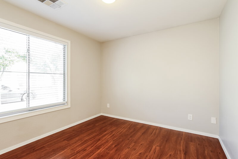 2,215/Mo, 7317 W Crown King Rd Phoenix, AZ 85043 Bedroom View