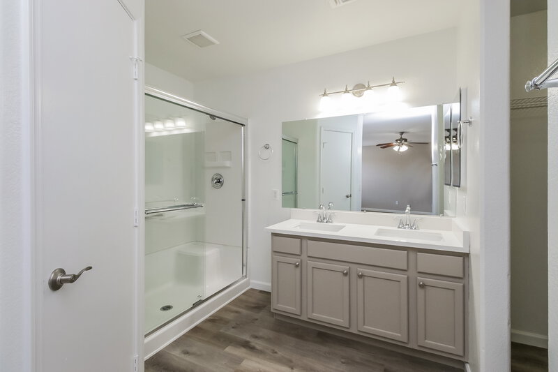 2,440/Mo, 1936 E Dust Devil Dr San Tan Valley, AZ 85143 Main Bathroom View