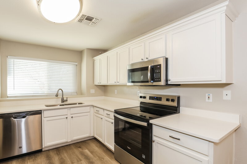 1,980/Mo, 3528 W Glass Ln Phoenix, AZ 85041 Kitchen View