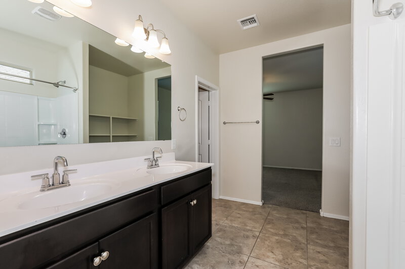 1,735/Mo, 4859 E Rhodium Dr San Tan Valley, AZ 85143 Main Bathroom View 2