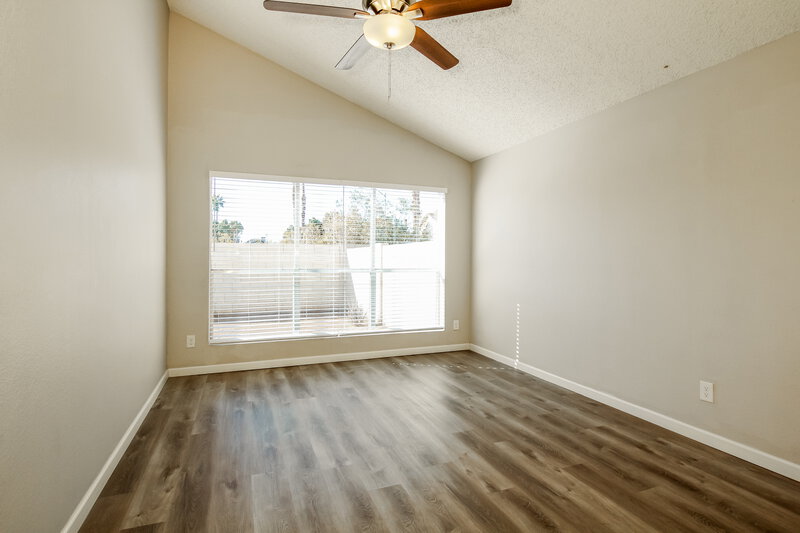2,400/Mo, 517 E Utopia Rd Phoenix, AZ 85024 Main Bedroom View
