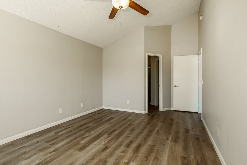 2,400/Mo, 517 E Utopia Rd Phoenix, AZ 85024 Main Bedroom View 2