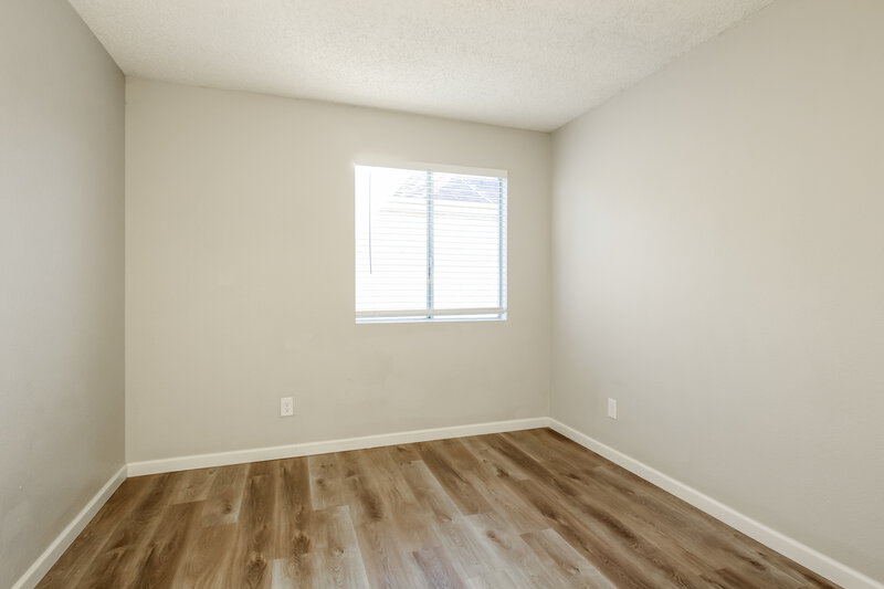 2,400/Mo, 517 E Utopia Rd Phoenix, AZ 85024 Bedroom View