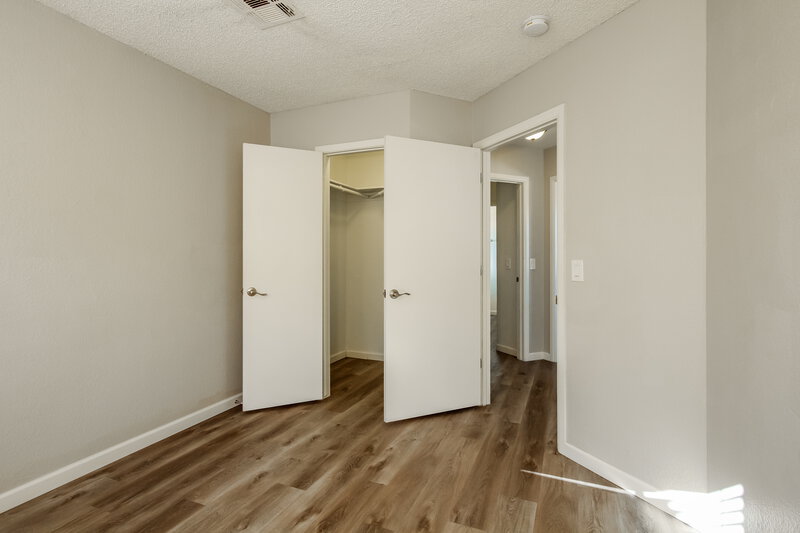 2,400/Mo, 517 E Utopia Rd Phoenix, AZ 85024 Bedroom View 2