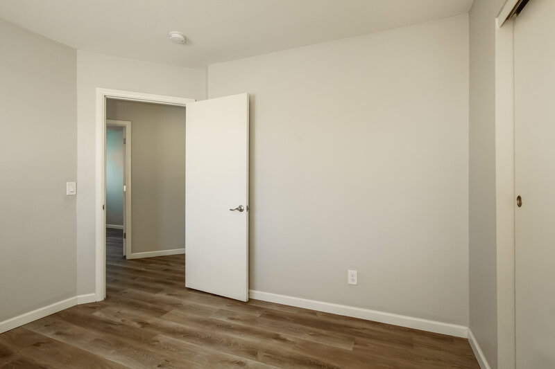 2,400/Mo, 517 E Utopia Rd Phoenix, AZ 85024 Bedroom View 4