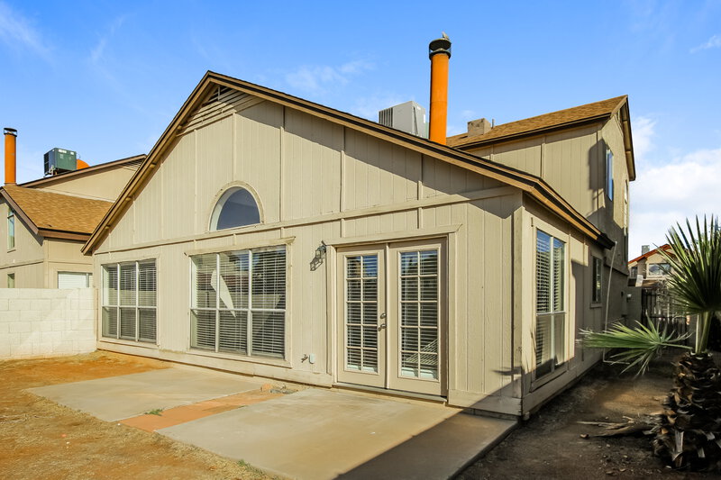 2,400/Mo, 517 E Utopia Rd Phoenix, AZ 85024 Rear View 2
