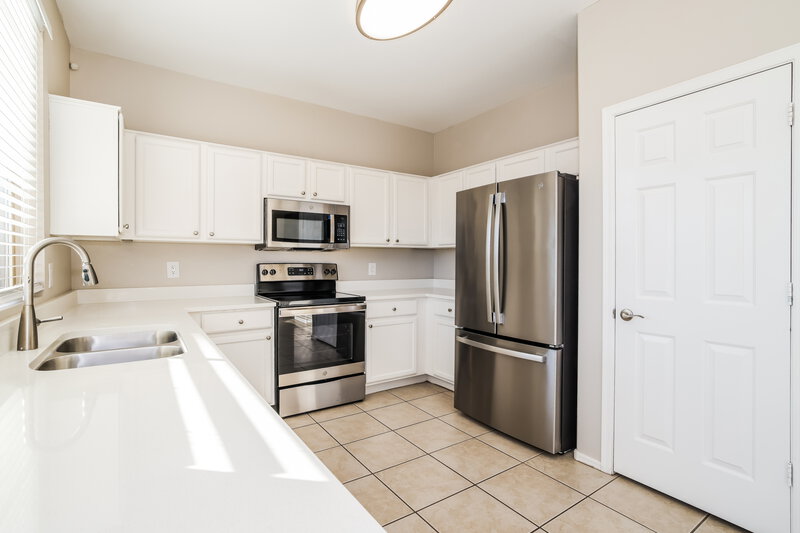 2,190/Mo, 1931 S Noble Mesa, AZ 85209 Kitchen View 2