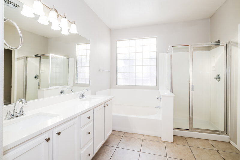 2,190/Mo, 1931 S Noble Mesa, AZ 85209 Main Bathroom View