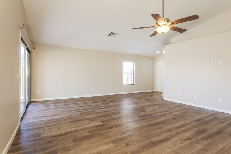 2,095/Mo, 7334 W Lamar Rd Glendale, AZ 85303 Living Room View 3