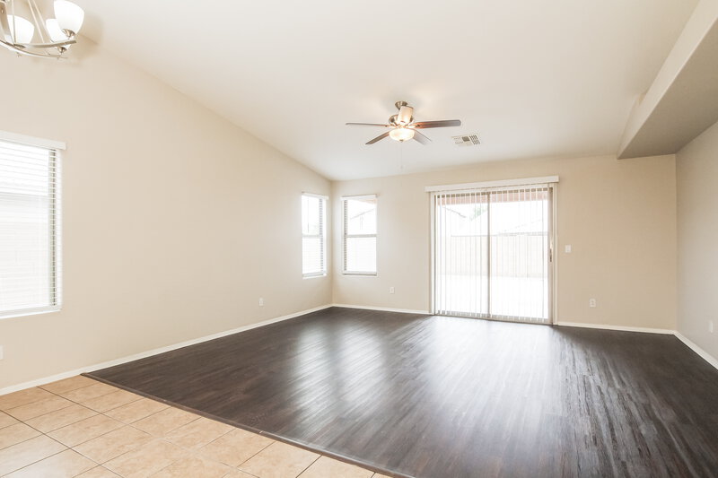 2,175/Mo, 6622 S 23rd Ave Phoenix, AZ 85041 Living Room View