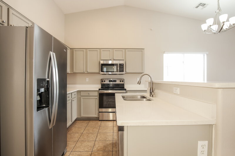 2,175/Mo, 6622 S 23rd Ave Phoenix, AZ 85041 Kitchen View