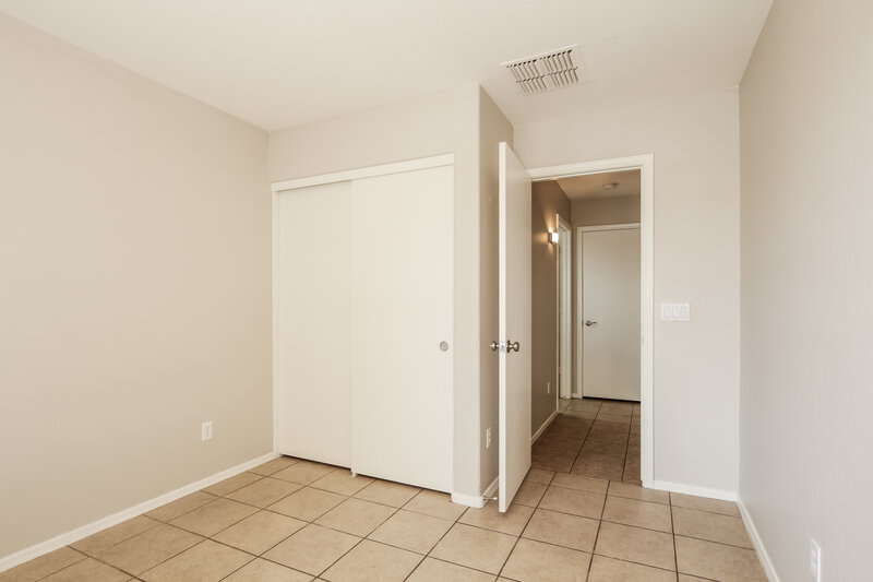 2,175/Mo, 6622 S 23rd Ave Phoenix, AZ 85041 Bedroom View 2