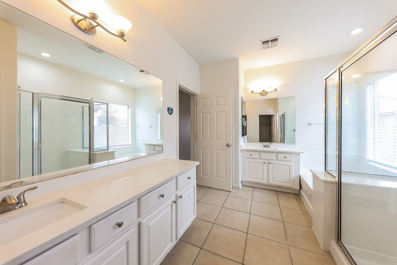 2,250/Mo, 16188 W Desert Mirage Dr Surprise, AZ 85379 Main Bathroom View