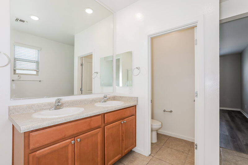 1,820/Mo, 7004 E Aerie Way San Tan Valley, AZ 85143 Main Bathroom View 2