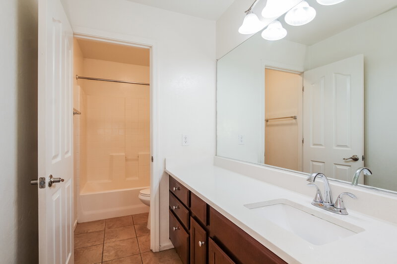 2,120/Mo, 9536 W Miami St Tolleson, AZ 85353 Bathroom View