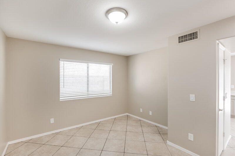 2,870/Mo, 6558 W Chickasaw St Phoenix, AZ 85043 Living Room View 3