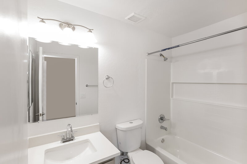 2,870/Mo, 6558 W Chickasaw St Phoenix, AZ 85043 Bathroom View