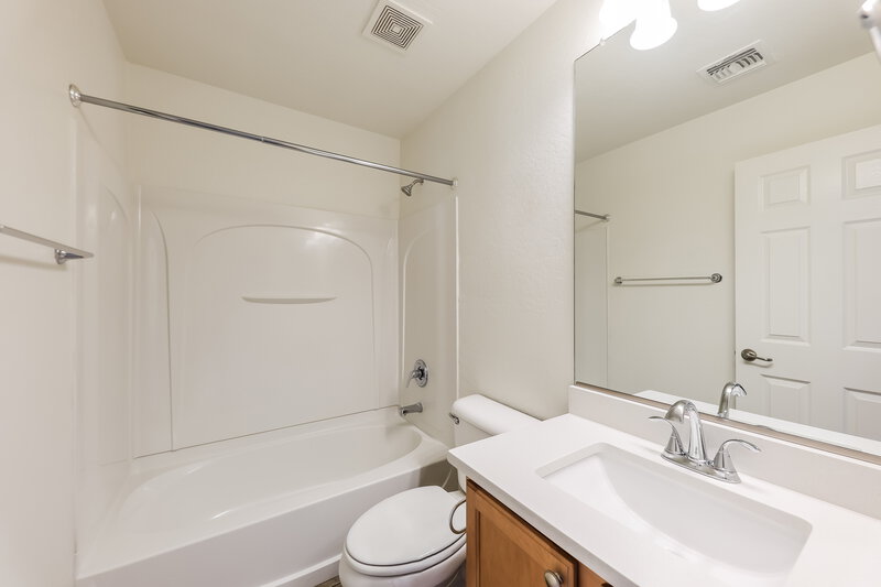 1,965/Mo, 14034 W Country Gables Dr Surprise, AZ 85379 Main Bathroom View