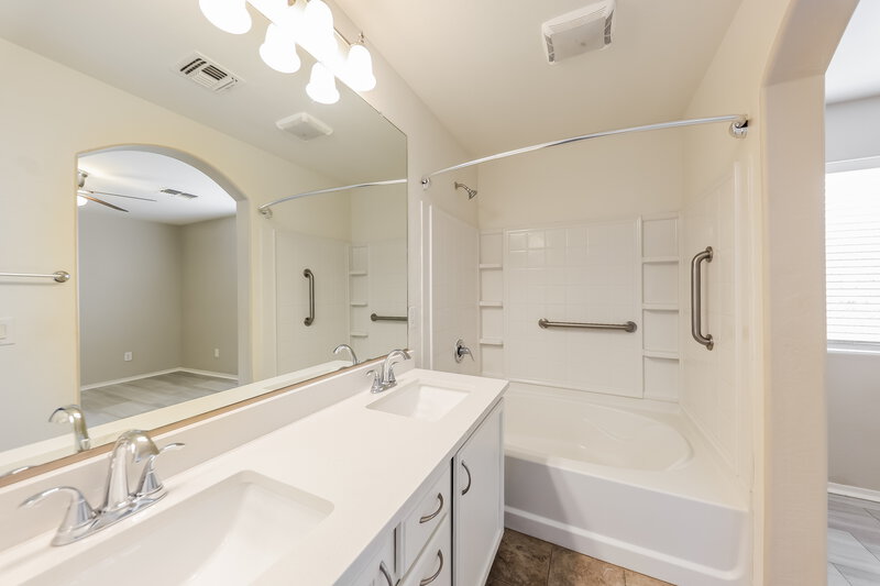 1,965/Mo, 14034 W Country Gables Dr Surprise, AZ 85379 Bathroom View