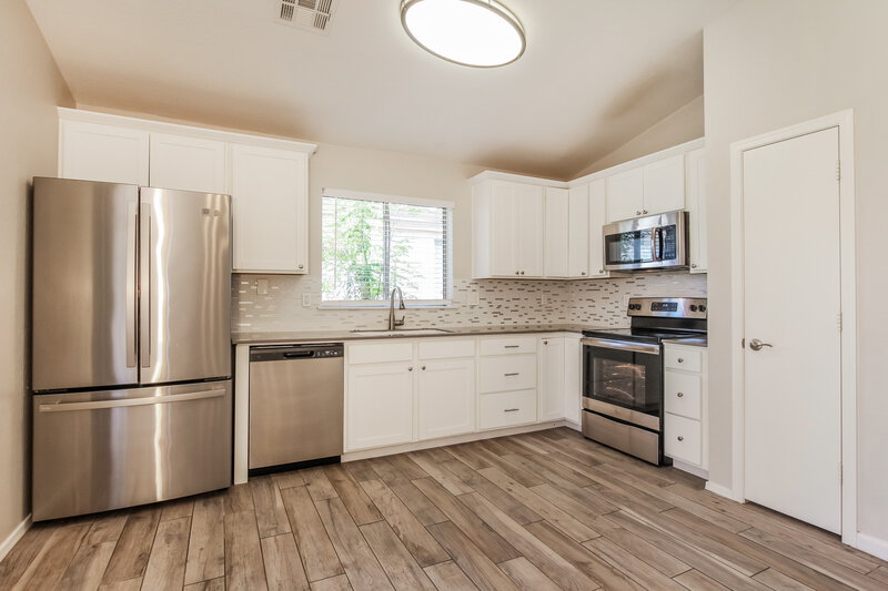 1,930/Mo, 1044 S 239th Ln Buckeye, AZ 85326 Kitchen View