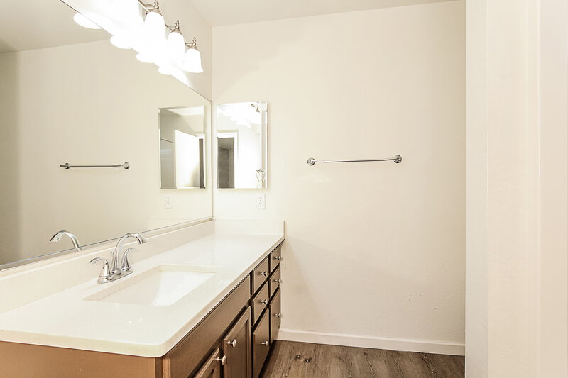 1,930/Mo, 1044 S 239th Ln Buckeye, AZ 85326 Main Bathroom View