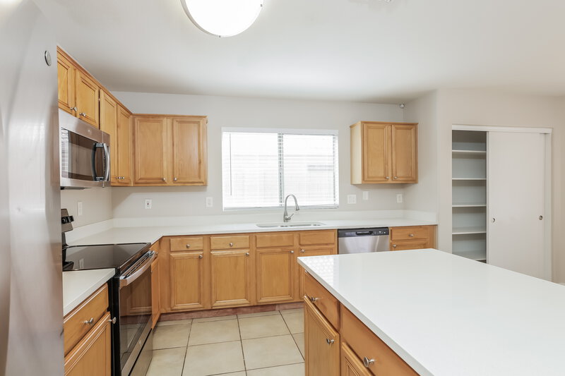 2,645/Mo, 15980 N 86th Ln Peoria, AZ 85382 Kitchen View