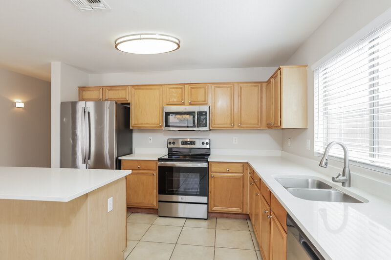 2,645/Mo, 15980 N 86th Ln Peoria, AZ 85382 Kitchen View 2