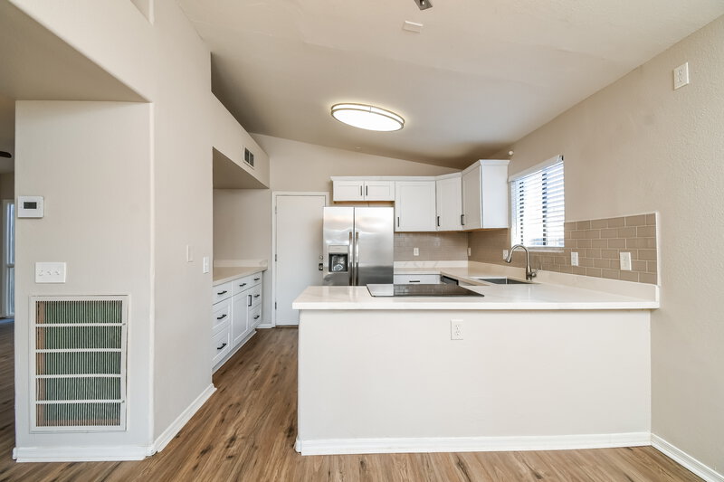1,795/Mo, 11146 N 82nd Dr Peoria, AZ 85345 Kitchen View