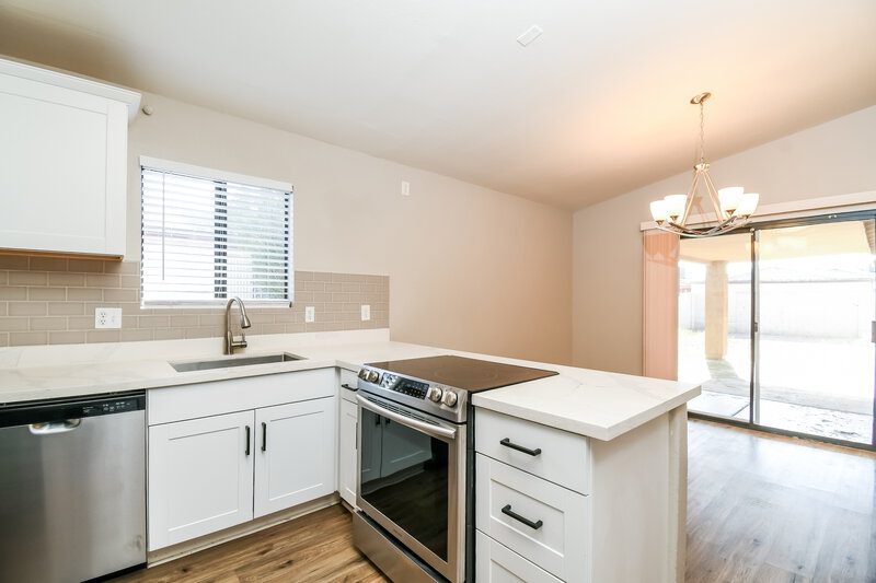 1,795/Mo, 11146 N 82nd Dr Peoria, AZ 85345 Kitchen View 2
