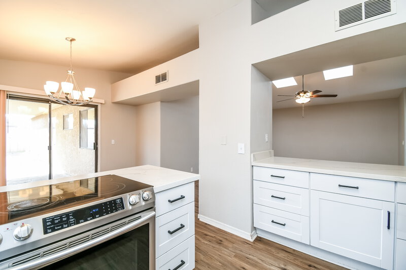 1,795/Mo, 11146 N 82nd Dr Peoria, AZ 85345 Kitchen View 3