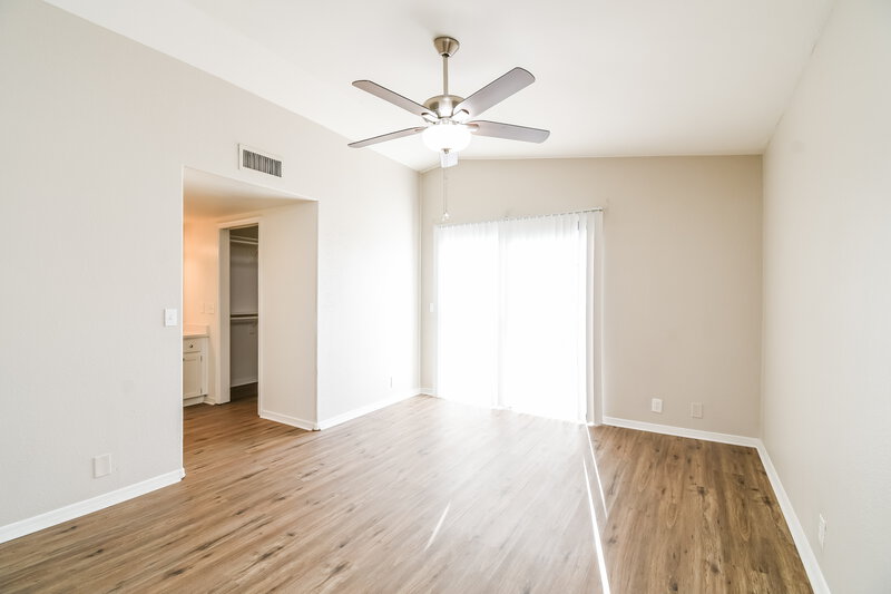 1,795/Mo, 11146 N 82nd Dr Peoria, AZ 85345 Main Bedroom View