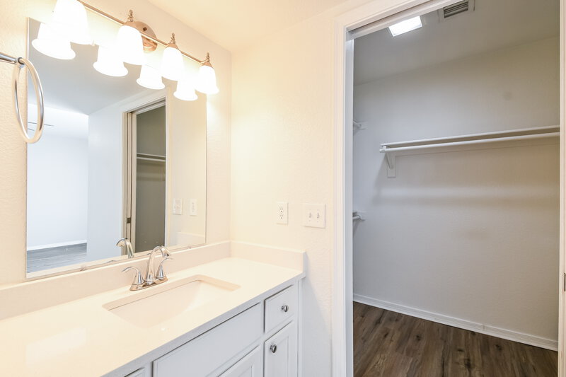 1,795/Mo, 11146 N 82nd Dr Peoria, AZ 85345 Main Bathroom View