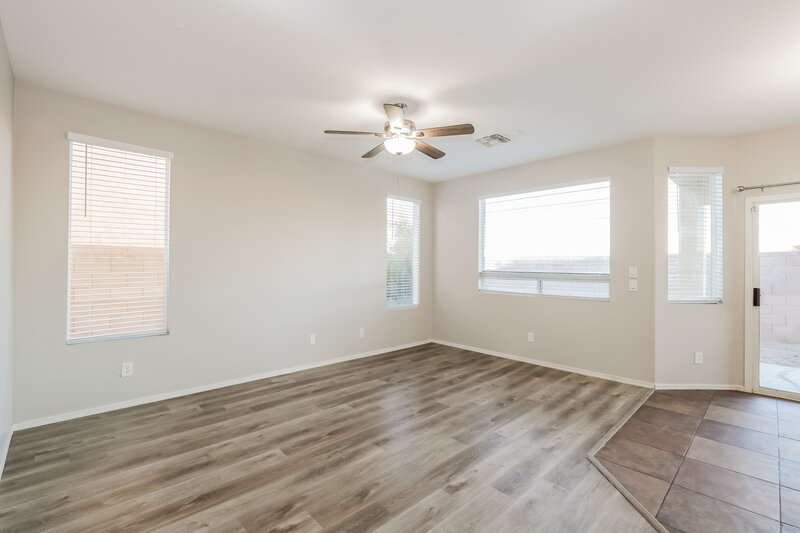 1,915/Mo, 2408 S 90th Glen Tolleson, AZ 85353 Living Room View
