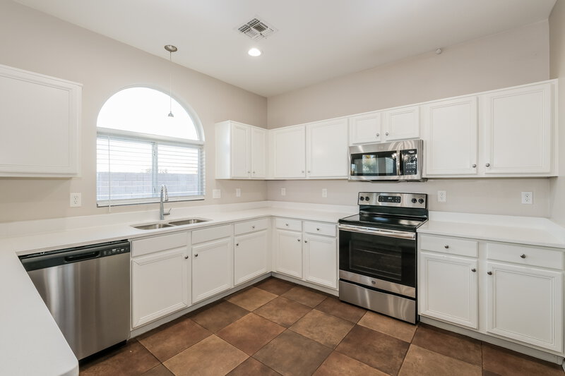 1,915/Mo, 2408 S 90th Glen Tolleson, AZ 85353 Kitchen View