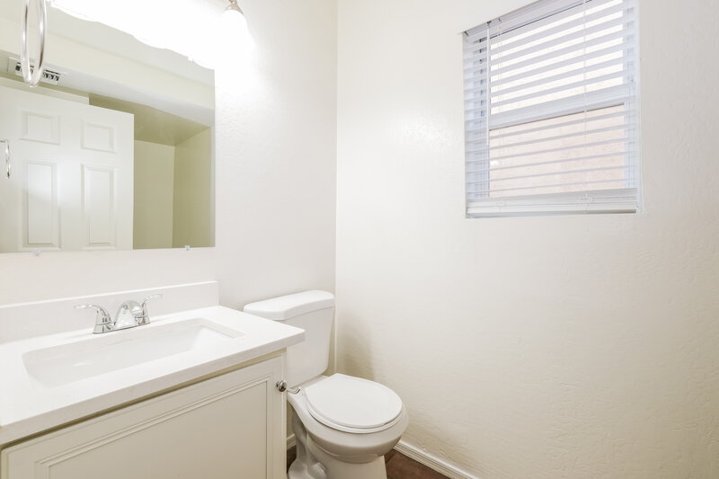 1,915/Mo, 2408 S 90th Glen Tolleson, AZ 85353 Bathroom View 2